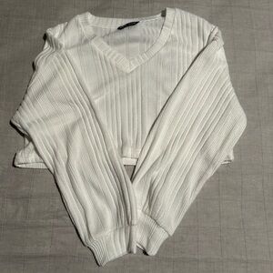 White V necked cropped sweater